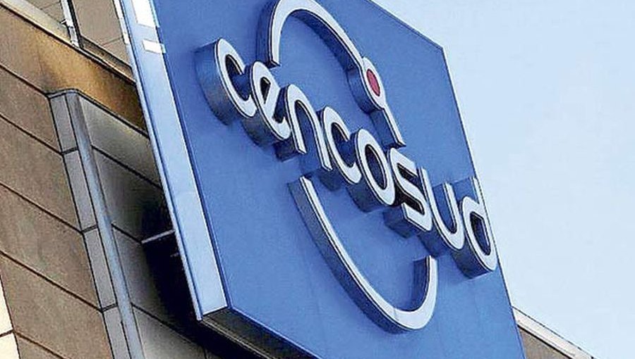 Sernac presentó demanda colectiva contra Cencosud por colusión en la venta de pollos