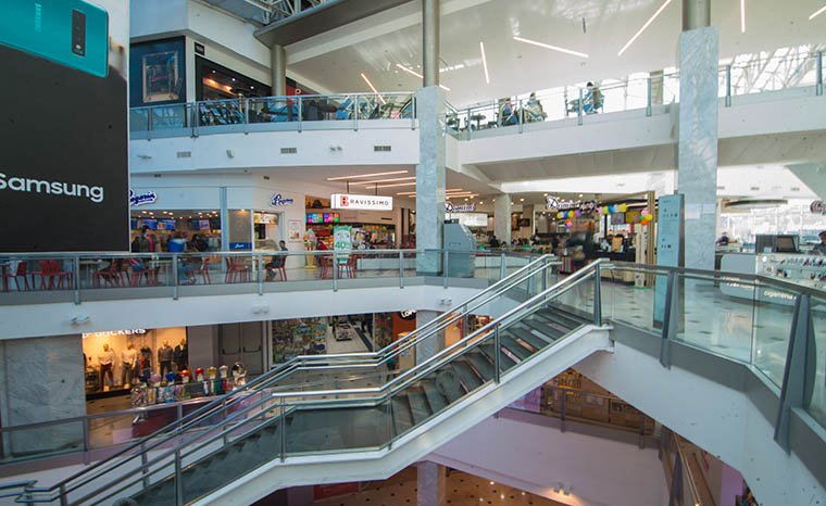 Cursan sumarios sanitarios a tiendas del Mall Marina Arauco de Viña por aglomeraciones