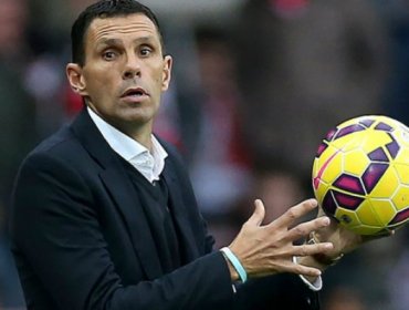 Gustavo Poyet reconoce que le "interesa y motiva" poder dirigir a la Roja