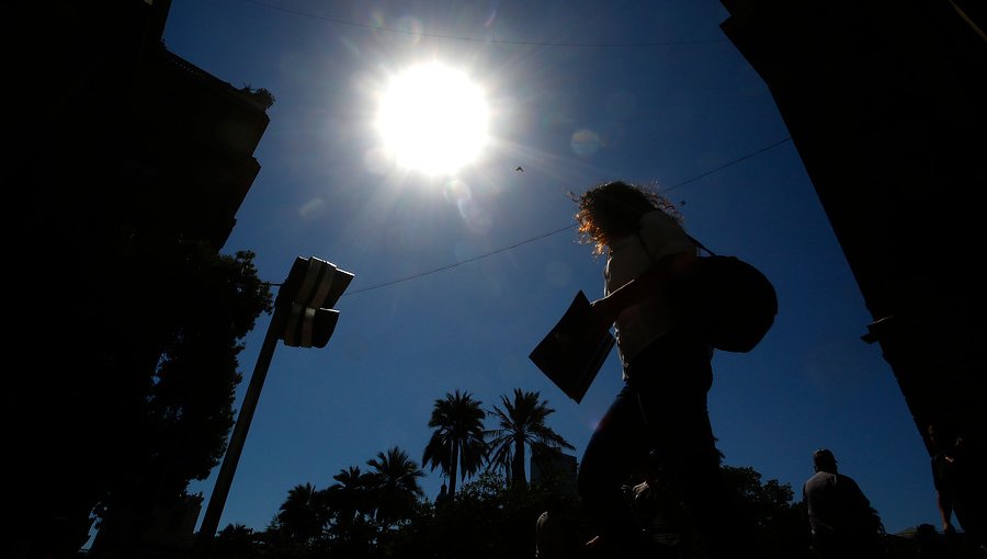 Calurosa Navidad: pronostican temperaturas máximas de hasta 36°C entre las regiones de Valparaíso y La Araucanía