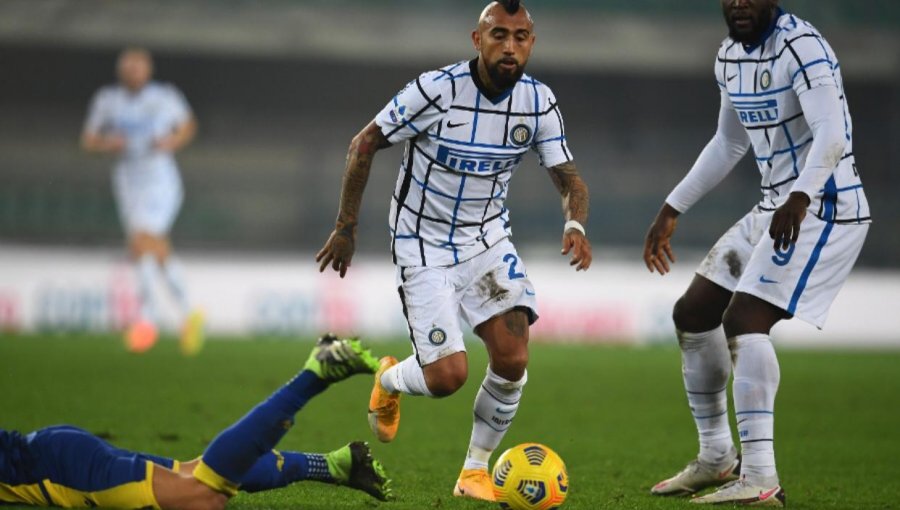 Inter con Vidal en cancha venció a Hellas Verona y quedó como líder parcial en Italia