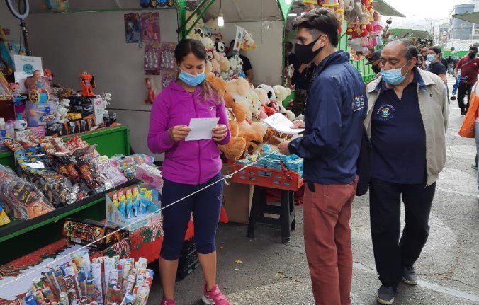 Intensifican búsqueda activa de casos mediante toma de PCR en ferias navideñas de Valparaíso