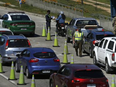 Carabineros pide no salir de la región Metropolitana y advierte "kilómetros de congestión" por controles sanitarios