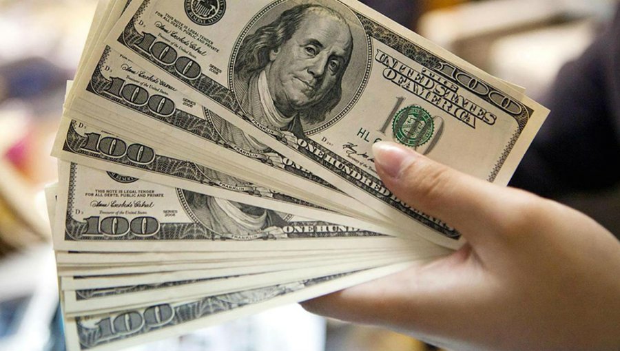 Precio del dólar cae a cifras que no se veían desde agosto de 2019