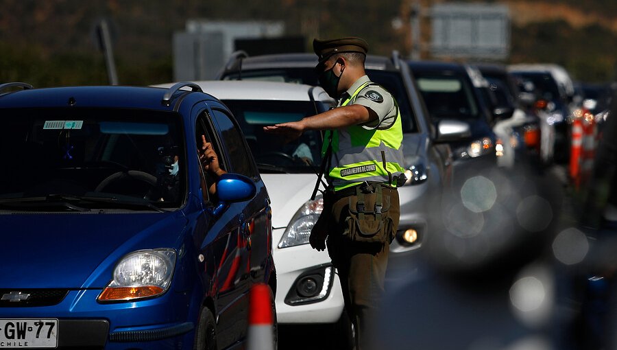 Cerca de 1.000 automóviles fueron devueltos a la región Metropolitana durante el primer día de retroceso a «Transición» en Valparaíso, Viña y Concón