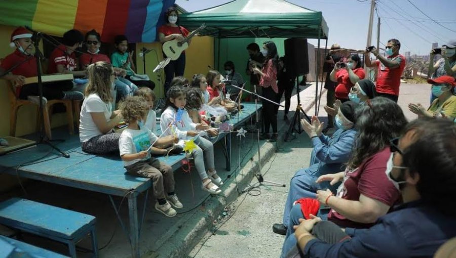 Familias de Valparaíso disfrutaron con Navidades Populares en distintos cerros