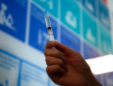Posta Central cierra primer proceso de inmunización contra el coronavirus: 560 funcionarios de la salud vacunados