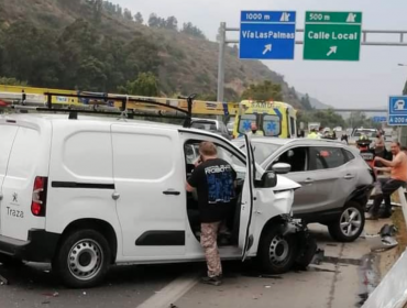 Colisión entre dos vehículos origina alta congestión en autopista Troncal Sur de Viña del Mar