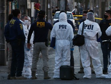 Sigue la violencia armada: Hombre muere a pasos de su domicilio luego de ser baleado en un "portonazo" en Cerrillos