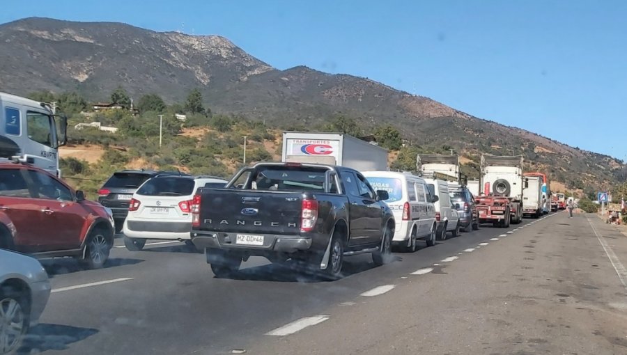 Reportan kilométrica congestión vehicular en la ruta 68 en dirección a Valparaíso y Viña del Mar: espera sobrepasaría las dos horas