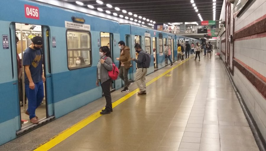 Plan de transporte público para Año Nuevo: Metro de Santiago funcionará hasta las 23:00 horas del jueves 31