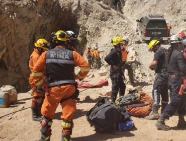 Rescatan con vida a dos mineros que permanecieron atrapados tras un derrumbe en Tierra Amarilla