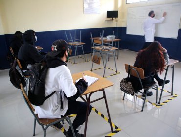 Consejo Asesor del Mineduc considera "imprescindible" garantizar las clases presenciales en 2021