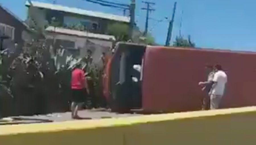 Conductor de microbús falleció luego que protagonizara accidente de tránsito en Viña del Mar