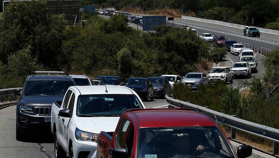 Alta congestión hacia la región de Valparaíso: 264 vehículos han sido devueltos a Santiago desde la ruta 68