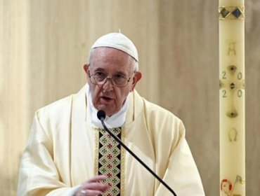 Papa Francisco no celebrará la misa de Vísperas ni la del Año Nuevo por una "fuerte ciática"