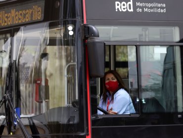 Buses operarán hasta las 00:30 horas en la región Metropolitana: Metro de Santiago y Metrotren, hasta las 23:00 horas