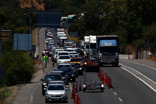 Hasta $50 millones en multas arriesga hombre que intentó evadir a toda velocidad el control sanitario de Casablanca