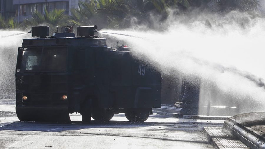 Corte Suprema rechaza amparo interpuesto por fotógrafo por chorro de carro lanza aguas que le provocó lesiones cutáneas