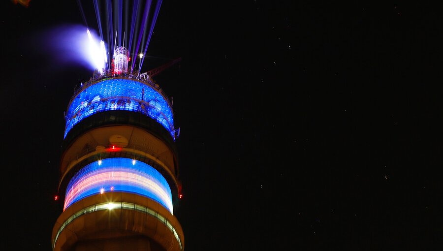 Compañía reconoce que show en la Torre Entel "no funcionó" y decide suspender gira por el país