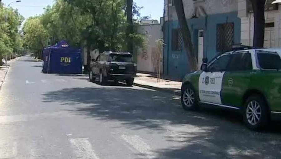 Duelo a cuchillos terminó con un hombre apuñalado y muerto en la comuna de Santiago