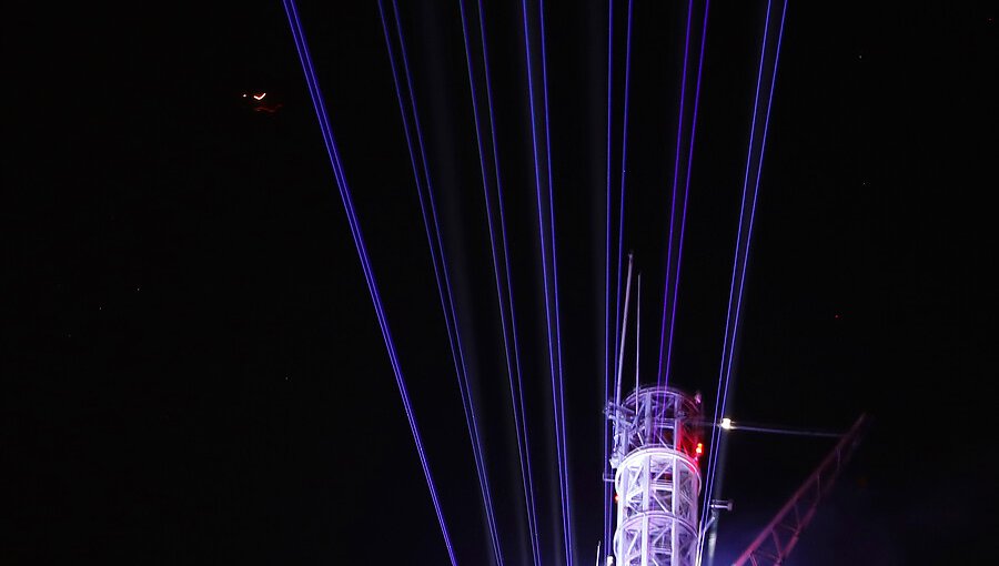 Torre Entel dio la bienvenida al 2021 con criticado espectáculo de luces