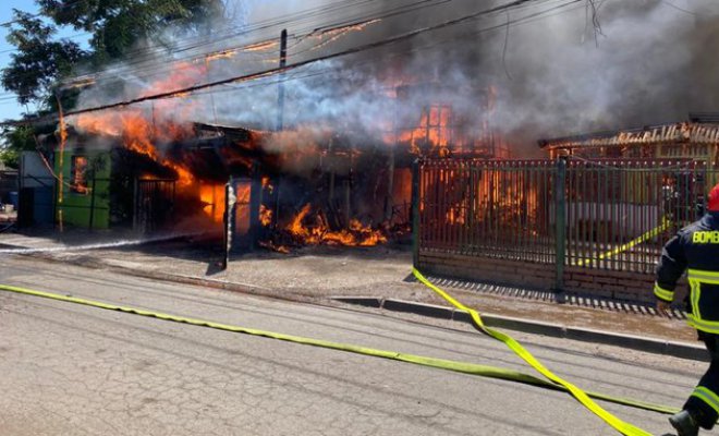 Cuatro viviendas fueron consumidas por el fuego en Colina