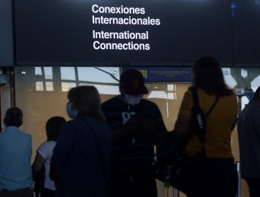 Salubristas insisten en cierre de fronteras en Chile:"No hemos podido controlar pandemia"