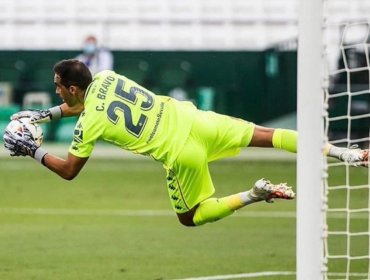 Claudio Bravo volvió a la titularidad en empate entre el Betis y el Sevilla