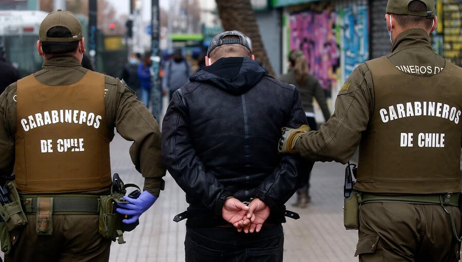 53 detenidos por falsificar salvoconductos durante el fin de semana largo en la región de Valparaíso