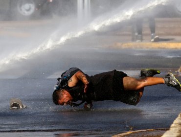 Conmemoración del asesinato de Matías Catrileo en plaza Baquedano deriva en disturbios