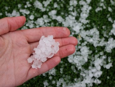 Inusual fenómeno climático en Ñuble: Tormenta eléctrica, lluvia y granizos con más de 30° de temperatura