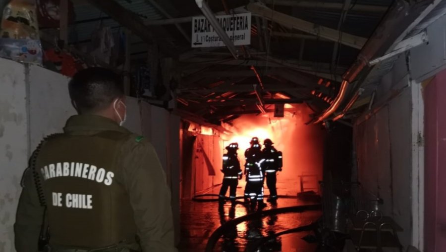 17 locales comerciales resultaron afectados por incendio al interior del persa Las Cenizas de La Serena