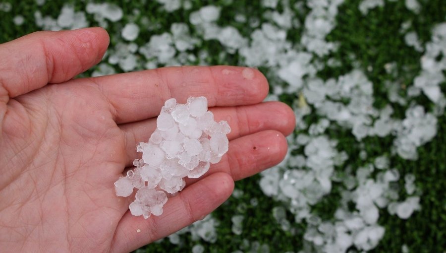 Inusual fenómeno climático en Ñuble: Tormenta eléctrica, lluvia y granizos con más de 30° de temperatura