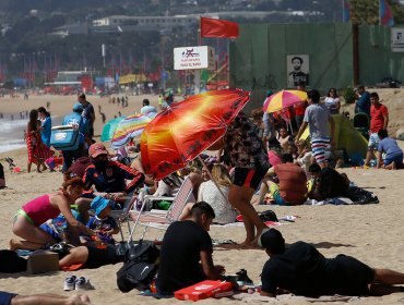 Con banderas buscan limitar aforo en las playas de la región de Valparaíso