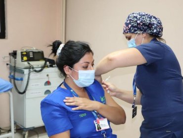 Emotivos testimonios de la "primera línea" del Hospital de Quilpué tras recibir vacuna contra el Covid-19