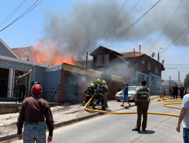 Adulta mayor fue encontrada sin vida tras incendio en su domicilio en Quilpué: no logró huir de las llamas