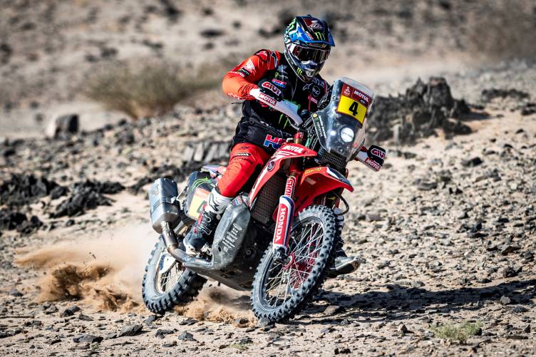 José Ignacio Cornejo fue segundo en la quinta etapa y trepa al podio en motos del Dakar