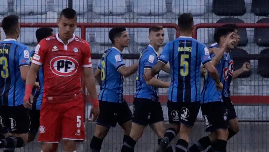 Huachipato derrota a U. La Calera que no pudo acercarse más a la UC