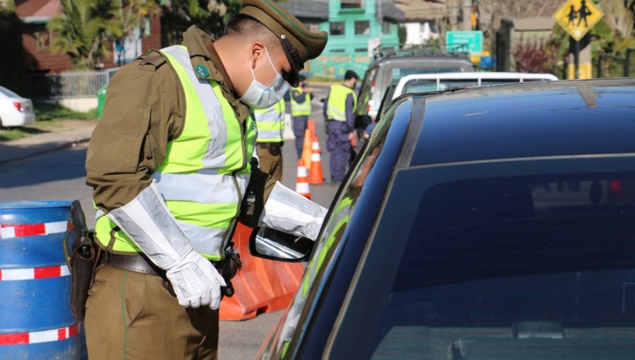 Carabineros detuvo a 864 personas y dio 206.187 permisos en las últimas 24 horas