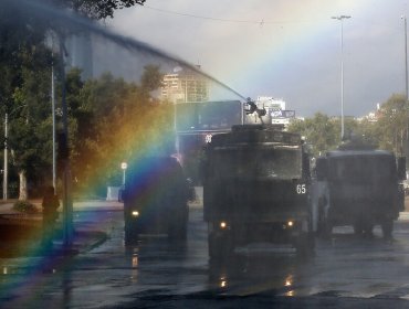 Al menos dos detenidos deja jornada de manifestaciones y desórdenes en plaza Baquedano