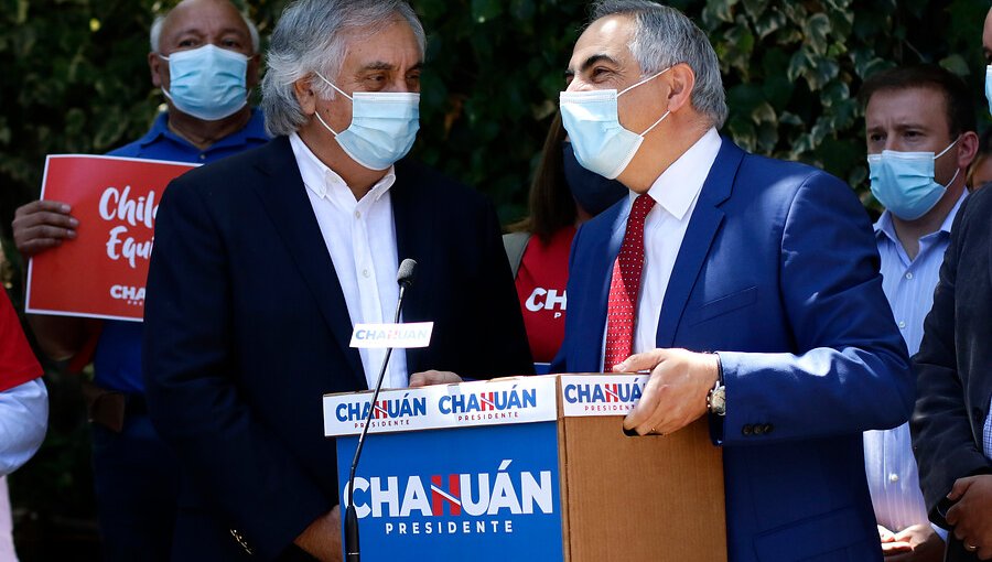 Francisco Chahuán inscribe su candidatura presidencial en RN: "Otro Chile es posible y un segundo mandato de Chile Vamos es posible"