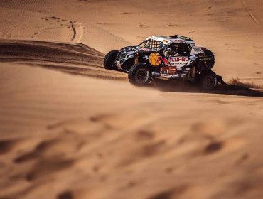 "Chaleco" López ganó la octava etapa y volvió al podio en los UTV del Dakar