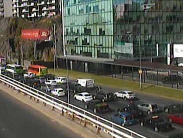 Accidente vehicular en Av. España provoca alta congestión hacia Viña del Mar