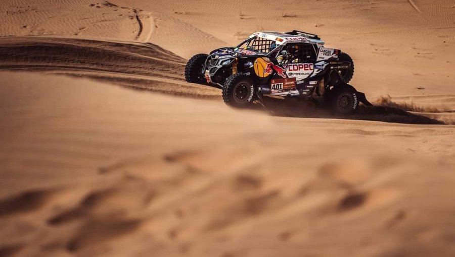 "Chaleco" López ganó la octava etapa y volvió al podio en los UTV del Dakar