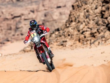 José Ignacio Cornejo fue segundo en la novena etapa y sigue líder en motos del Dakar