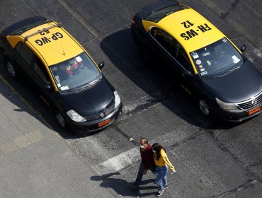 Ministerio de Transportes presenta plan que permite uso de medios tecnológicos a taxistas