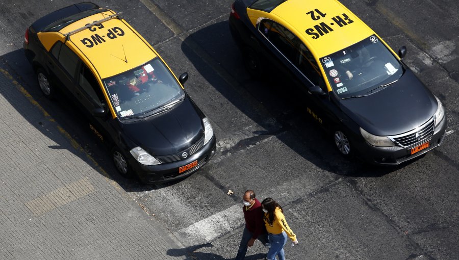 Ministerio de Transportes presenta plan que permite uso de medios tecnológicos a taxistas