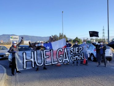 Profesionales de Enel Generación iniciaron huelga tras no llegar a acuerdo: hubo manifestaciones en termoeléctrica de Quillota