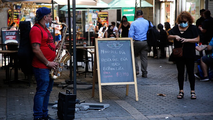 Gobierno se retracta de prohibir música en restaurantes y aclara que es "una recomendación"